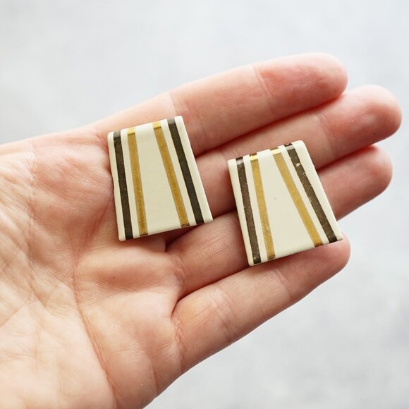 1980s Laurana Italian Enamel Earrings – White & Gold Geometric Clip-Ons, 1.1" - Picture 3 of 3